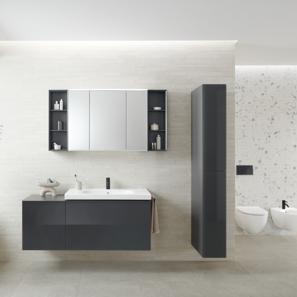 Lavabo, banyo mobilyaları, klozet ve küvetli Geberit Acanto banyo