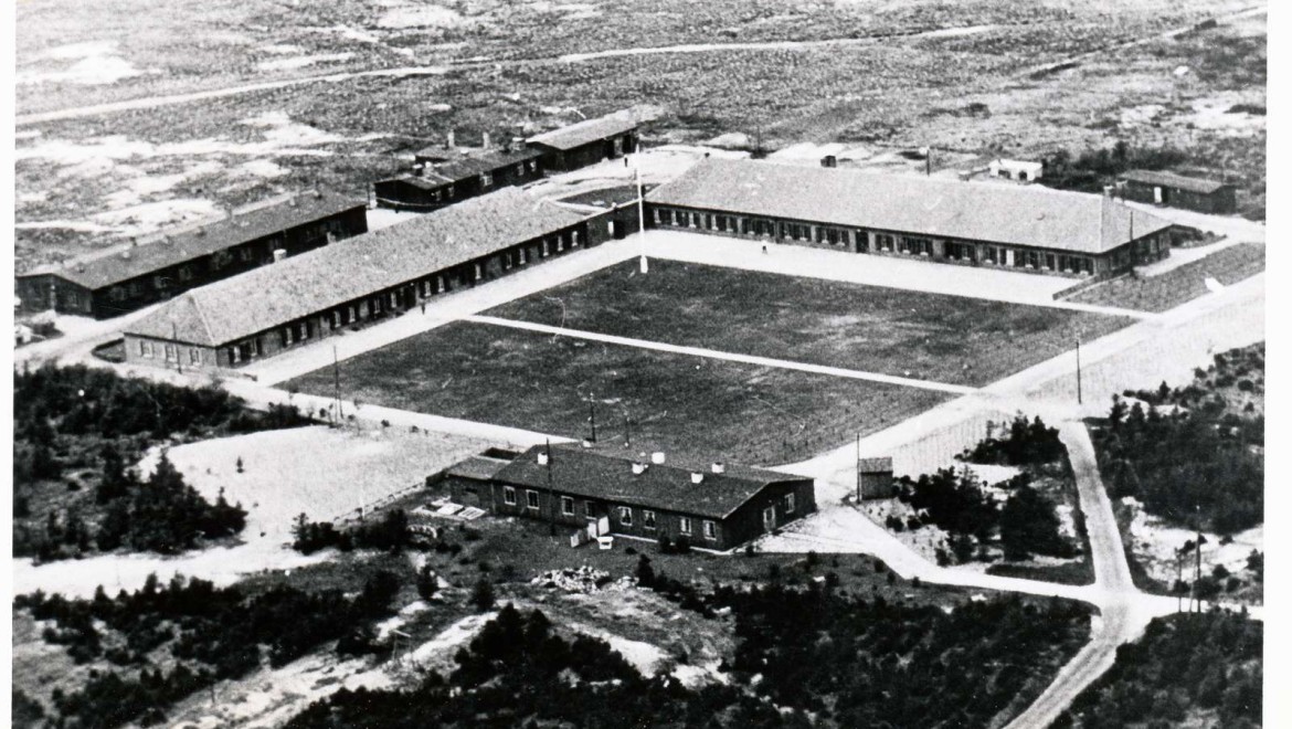 Danimarka'nın en büyük mülteci kampı 1945 yılında Oksbøl'deki Aal Plantage'da kurulmuştur. (© Blåvandshuk Yerel tarih arşivi)