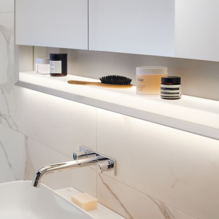 Aydınlatmalı nişli Geberit ONE aynalı dolap Aydınlatmalı nişli Geberit ONE aynalı dolap