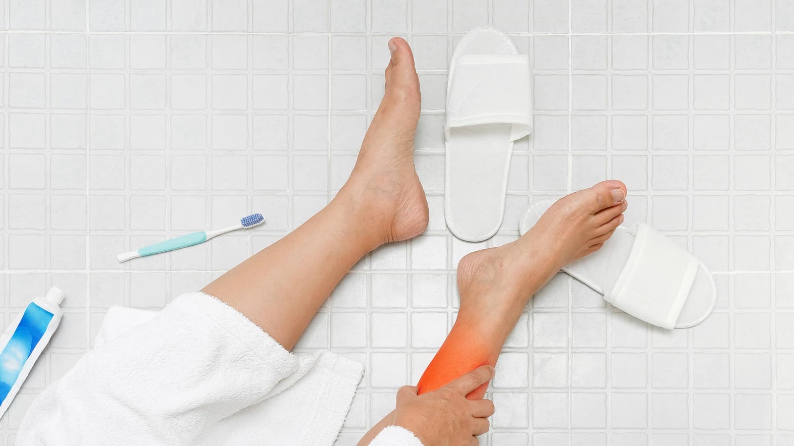 Doğru malzeme seçimi ile banyoda düşme tehlikesini önleyin Doğru malzeme seçimi ile banyoda düşme tehlikesini önleyin