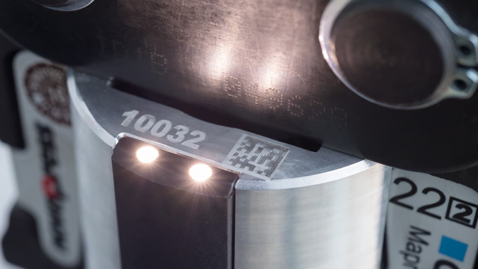 Presleme noktası aydınlatmasına sahip Geberit presleme aleti karanlık köşelerde iyi görüş sağlar Presleme noktası aydınlatmasına sahip Geberit presleme aleti karanlık köşelerde iyi görüş sağlar